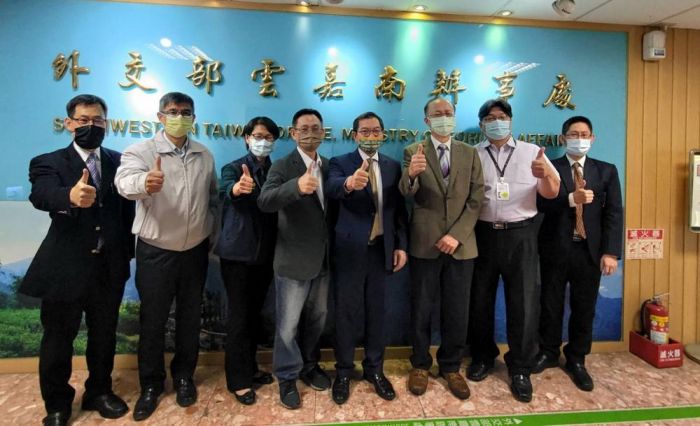 外交部雲嘉南辦事處10週年與移民署嘉市服務站為民服務