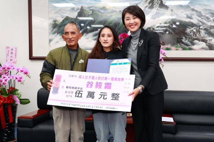 南投縣空手道選手亞錦賽獲1金2銀1銅 許淑華頒獎表揚