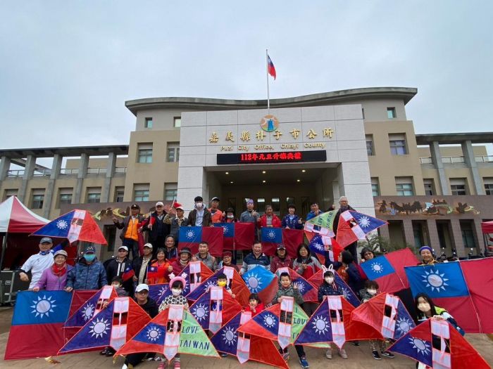 2023年元旦朴子市公所舉辦升旗典禮 施放國旗風箏