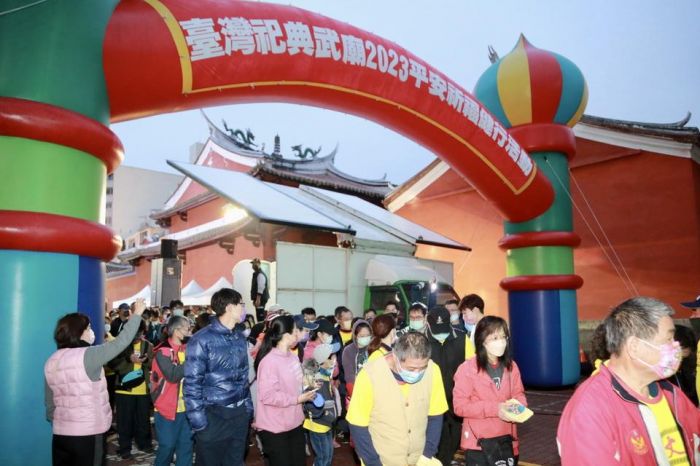 台灣祀典武廟首辦千人健行活動 黃偉哲鳴槍祈願國泰民安