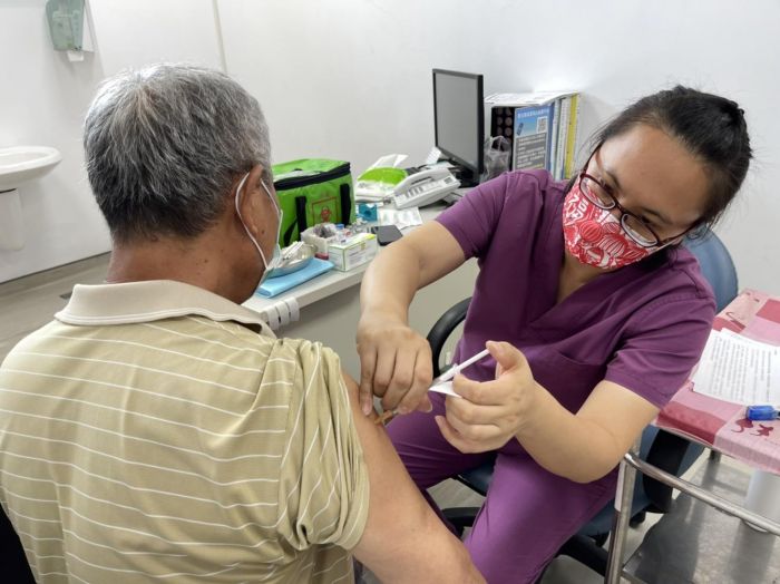疫情來勢洶洶 彰化縣衛生局籲：高風險族群儘早接種新冠疫苗