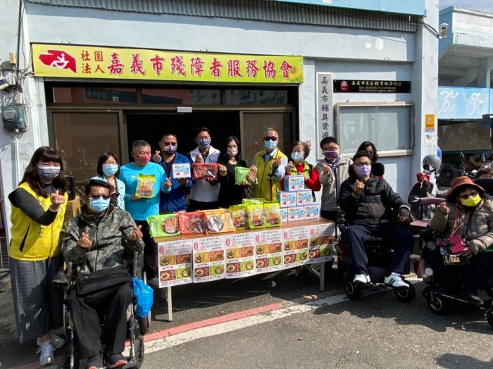 小商友好資源團隊號召善心團體集物資寒冬送暖