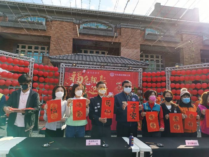 溪湖鎮公所舉辦新春揮毫 何炳樺開筆以「用心」自許