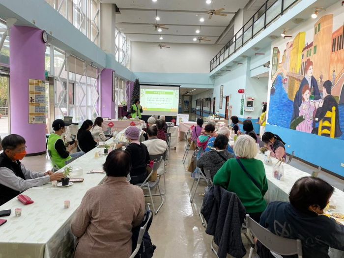 嘉大攜手長青園長輩以新飲食文化歡「馨」迎新年