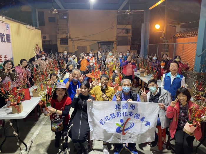 傳遞美 彰市救國團春節花藝創作活動 縣議員温芝樺現身教學