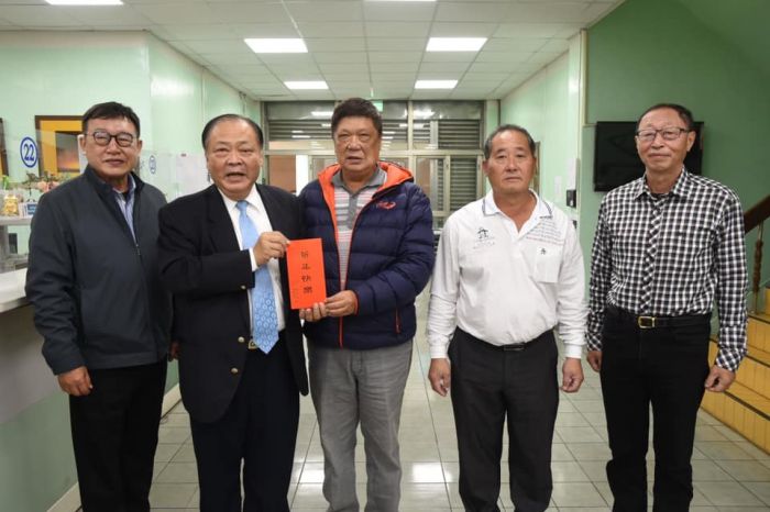 陳光復赴鄉市公所慰問清潔隊員致贈春節慰問金