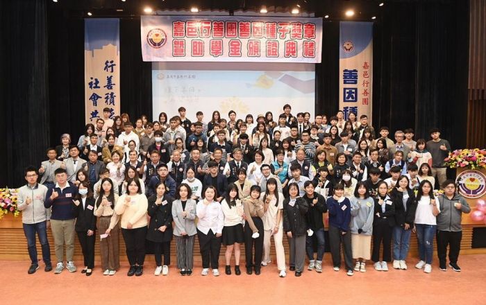 嘉邑行善團頒贈助學金  助114名優秀弱勢生逆境追夢