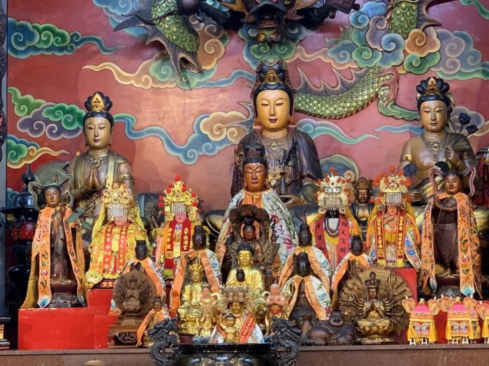 台北葫蘆寺點燈就送擲筊卷　超過百萬好禮等你來擲筊