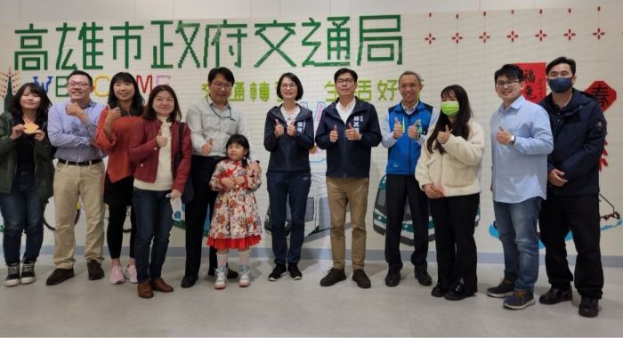 春節疏運不停歇 陳其邁視察交通局智慧運輸中心