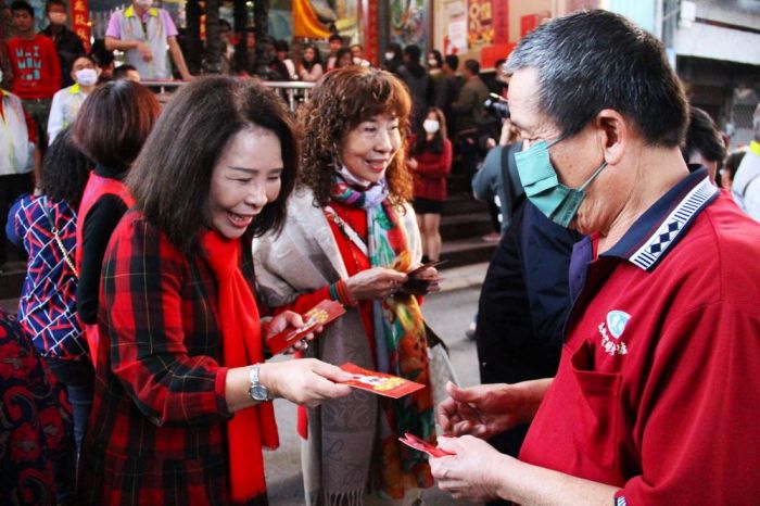中埔鄉長李碧雲新春拜年暨發送兔年賀年小卡