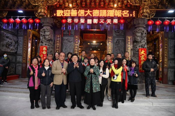縣長徐榛蔚大年初三發送新春福袋 祝鄉親兔年行大運