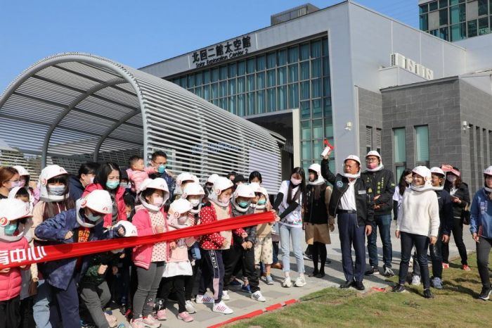 2023年回嘉真好！翁章梁戴上太空帽 邀鄉親遨遊太空館