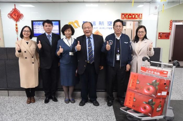 春節疏運順暢! 陳光復慰問機場工作人員辛勞