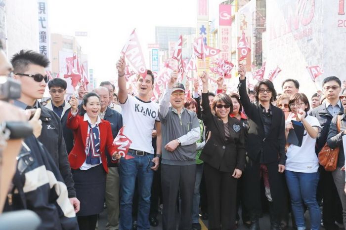 KANO》傳奇投手吳明捷家族尋根訪台 留下祖孫三代合影