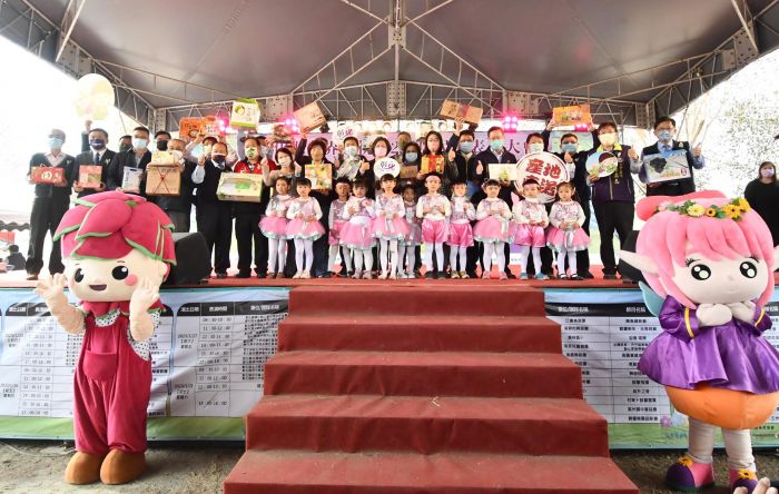 慶祝農民節 彰化縣表揚百位傑出農友