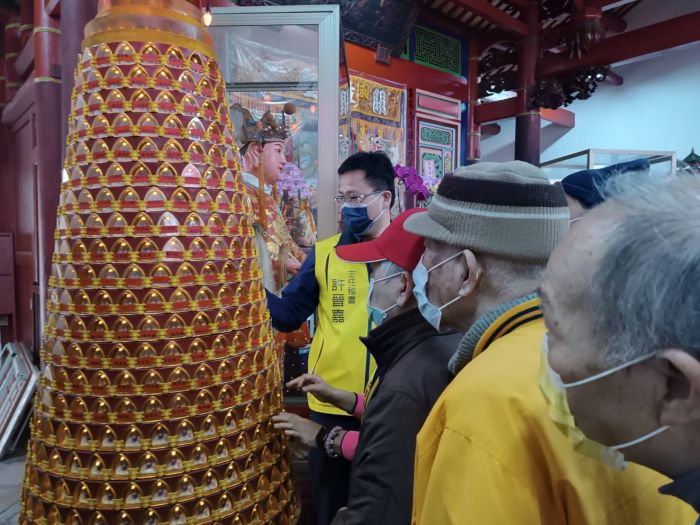 一起受神明庇佑 彰化市連9年為弱勢民眾免費點燈祈福