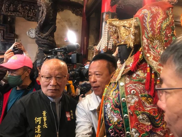 新港奉天宮開臺媽祖元宵遶境 鑽轎腳祈求平安