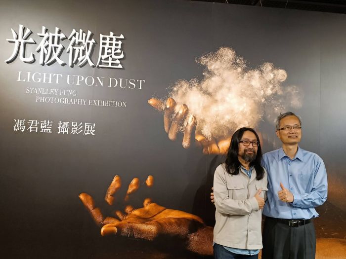 光被微塵馮君藍攝影展 信仰孕育作品的厚度與深度