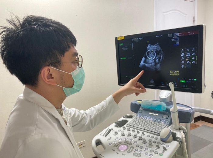 女以為肚子痛就醫檢查　下一刻剖腹產子