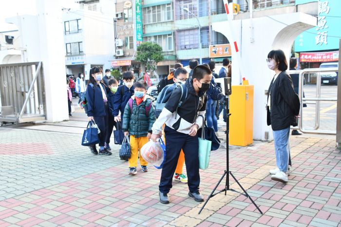 開學日校園防疫不鬆懈 彰化縣長王惠美視察校園防疫情形