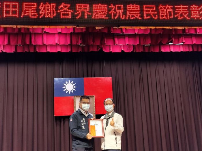 田尾鄉農會表揚模範農民150人 青農巫芳婷分享浪漫韭菜花海