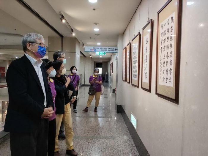 高師大舉行鳥蟲體書法師生聯展