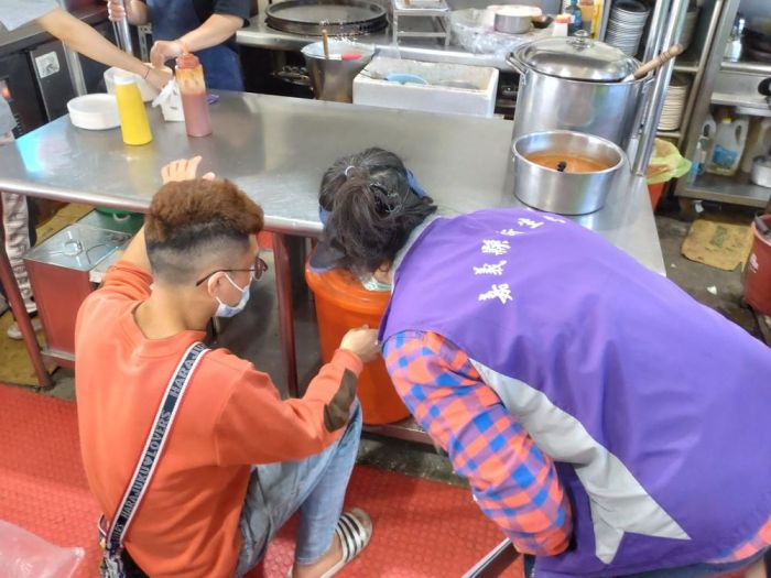 嘉縣啟動「鮮烤生蚵」稽查 鄉親大啖生蚵沒煩惱
