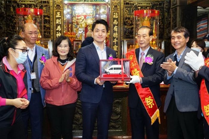 松山五分埔福德宮捐贈復康巴士 蔣萬安感謝善行