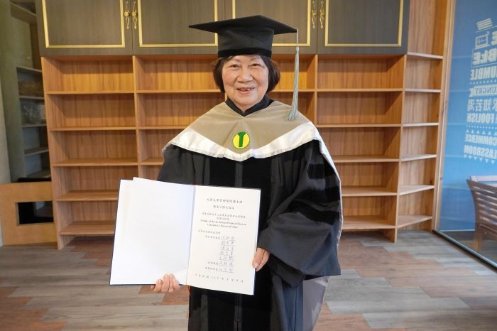 終身學習典範 80歲書畫大師陳美子成大葉大學新科博士