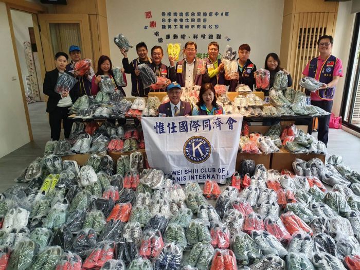 送愛到雲林家扶　惟仕同濟會贈親子科技跑鞋與排汗帽