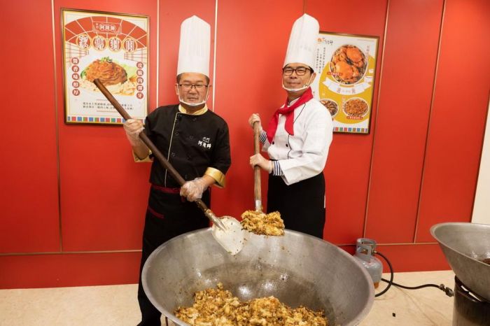 陳其邁推薦內門總舖師料理　化身「阿隆師」上菜