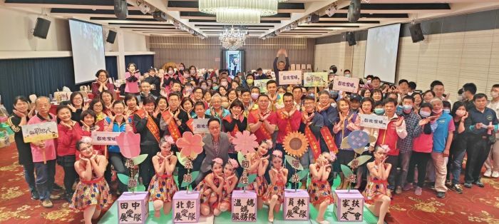 彰化家扶志工隊會長聯合交接 自立青年林祐任再接家友會會長