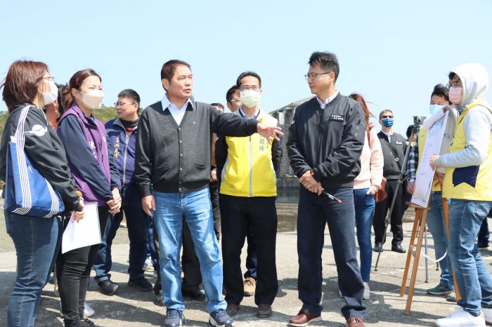 鍾東錦會勘苑裡鎮農地重劃區 新闢農路預定地