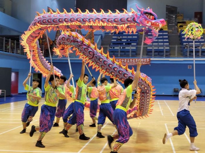 芳苑國中競技舞龍隊技藝稱霸全國 勇奪中華盃五金一銀