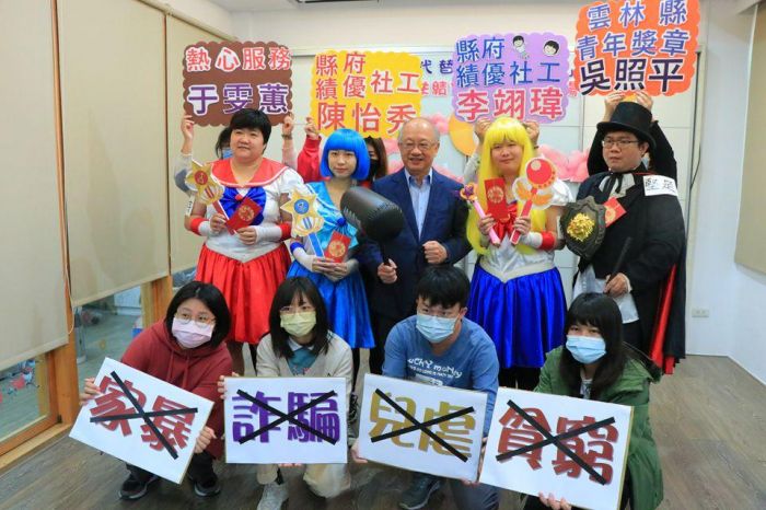 雲林家扶社工化身美少女戰士打擊貧窮　榮獲縣府及救國團表揚
