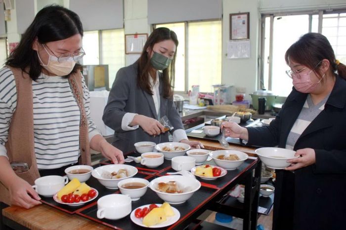 食在好美味！　崁頂日照中心搖身變歡樂廚房