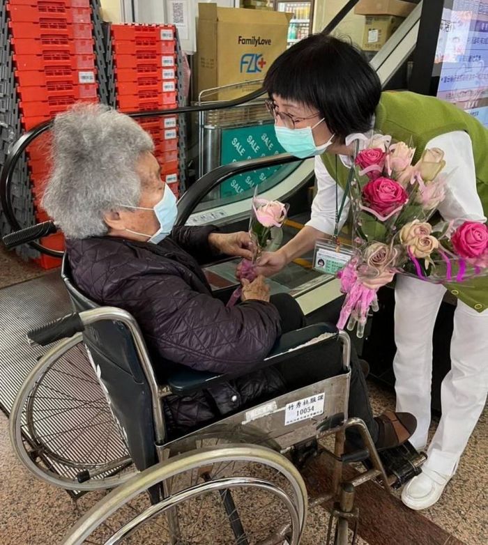 竹秀寵愛婦女GO健康　「花獻女神」重平權