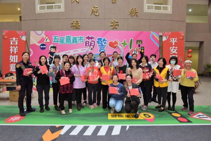 嘉市警局慶祝國際婦女節 致贈女性同仁溫馨小禮品