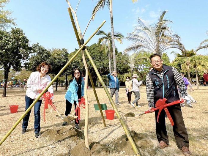 屏東市公所宣示廣植樹木  三千株綠苗供民眾索取