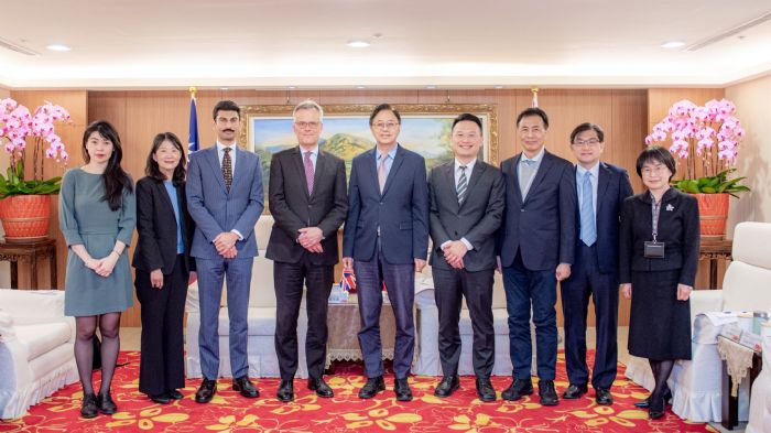 英國在台辦事處代表率團拜會　張善政盼雙方深化交流