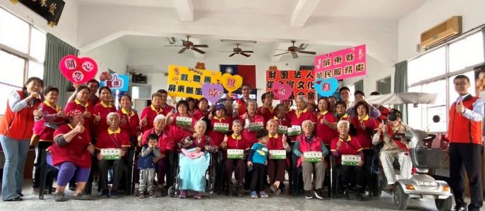 屏東縣榮服處鏈結資源致贈暖心蛋　溫暖信國社區關懷據點