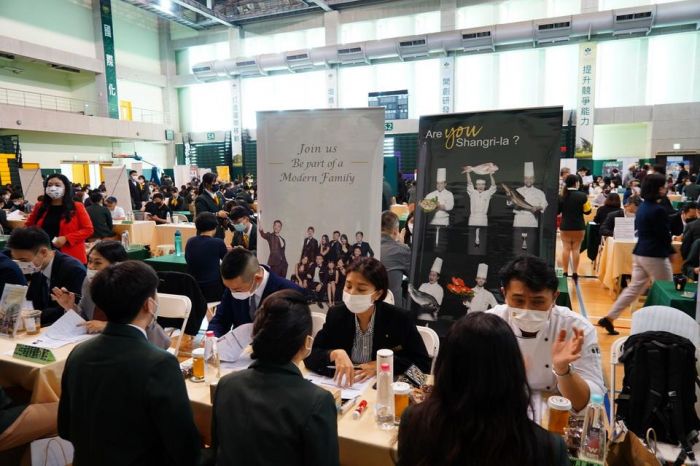 觀光餐飲復甦　百家知名餐旅業者進高餐大校園搶人才