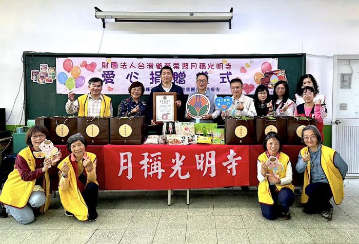 月稱光明寺捐贈苗縣府146份關懷物資