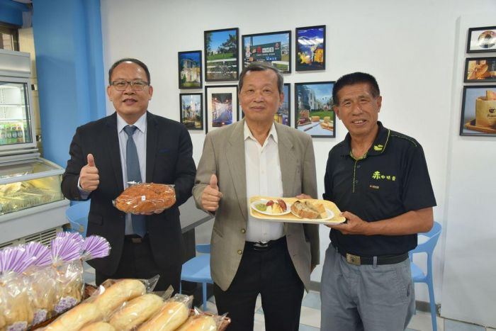 窯烤麵包腳精靈進駐南投縣府 服務洽公民眾