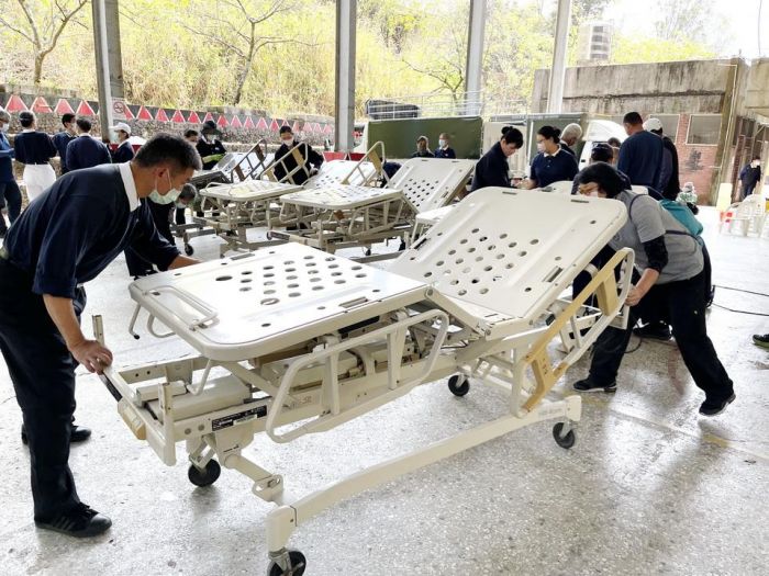 南投慈濟志工愛心送暖  贈仁愛鄉醫療輔具