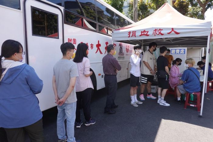 捐血救血荒 吳鳳科技大學校友會舉辦公益捐血活動