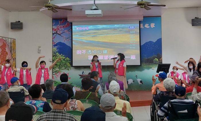 「創意歌舞」親關懷　高雄榮家長輩樂逍遙