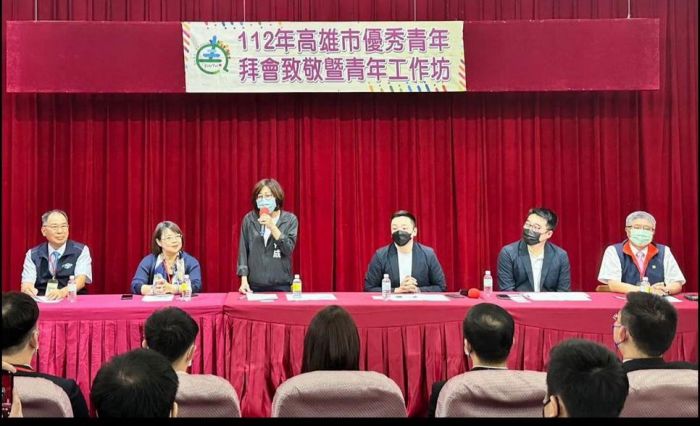 高市優秀青年代表團前往市議會拜會 收穫滿行囊