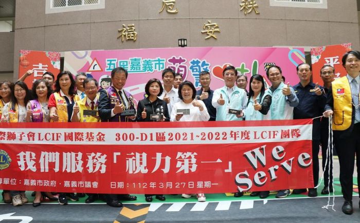 嘉市警獲獅子會贈太陽眼鏡保護「視」力助值勤