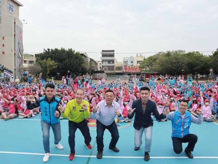 慶祝兒童節 員林市長游振雄與靜修國小師生同歡